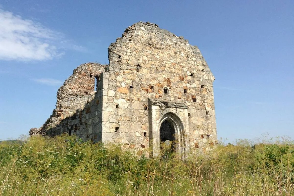 На Закарпатті архітектора підозрюють у руйнуванні костелу XIII століття